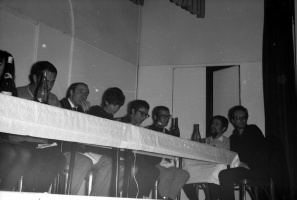 Marcel Alocco, Ben, Robert Bozzi | photographie de la performance "La Table", 1966 | photographie : © DR | courtesy  Ben