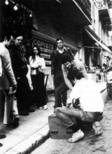 Ben devant son magasin avec entre autres Serge III et Marcel Alocco